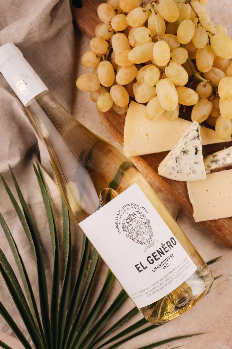 El Genèro Chardonnay flatlay with grapes and cheese