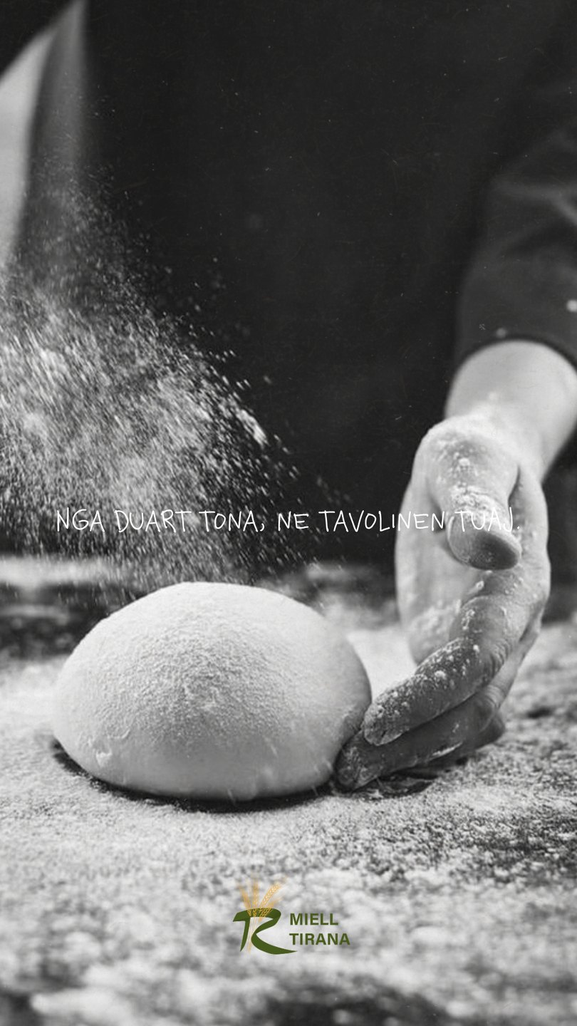 Flour dusting a ball of dough: from our hands to your table