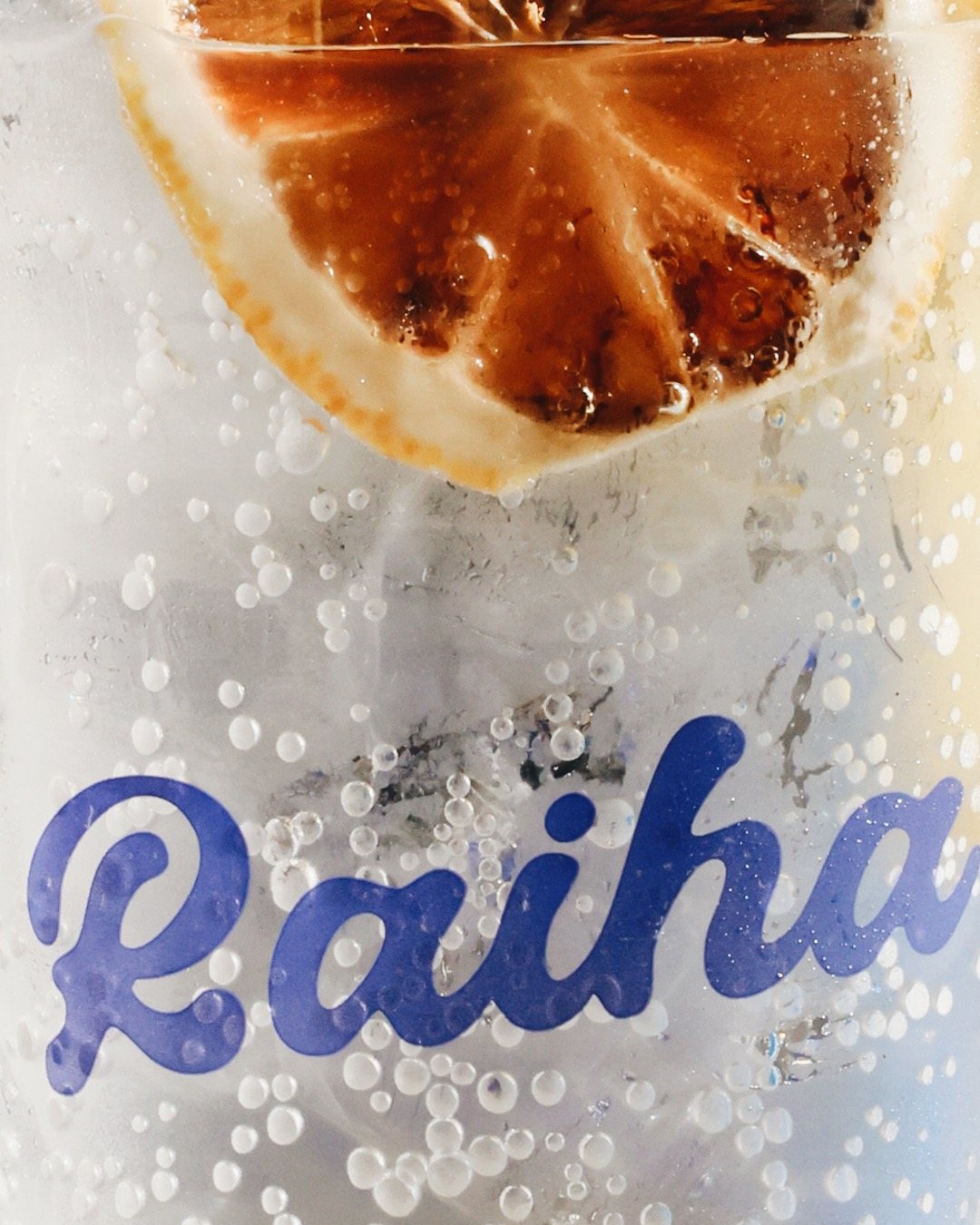 Raiha glass close-up with lemon and bubbles