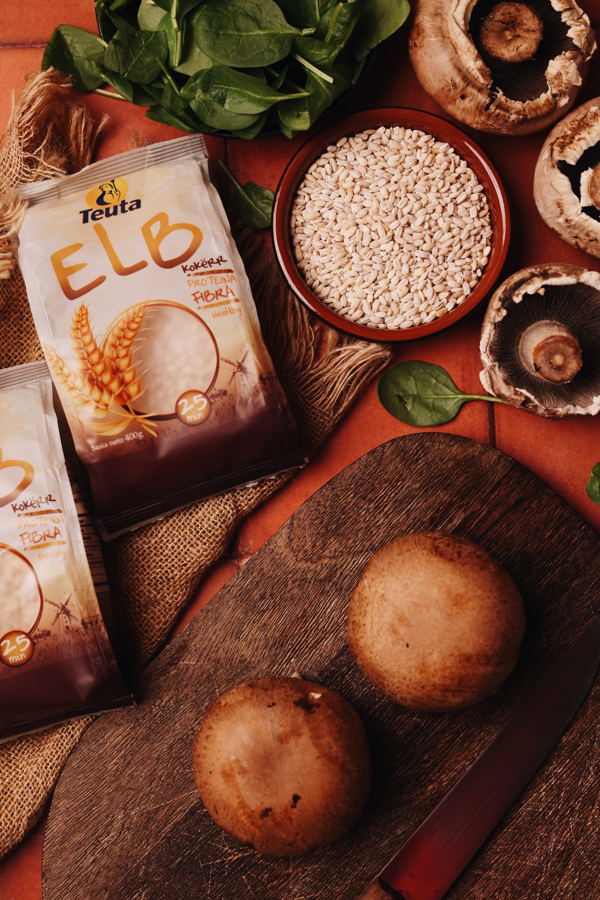 Teuta ELB barley packs with a bowl of pearl barley, spinach and mushrooms