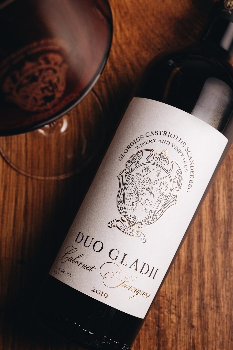Duo Gladii Cabernet Sauvignon label close-up